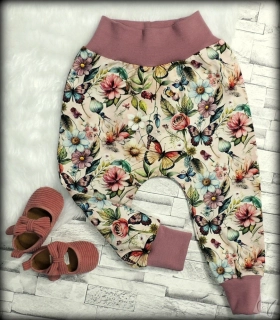 Tepláky baggy s motýlkama na jemně lososové vel.104